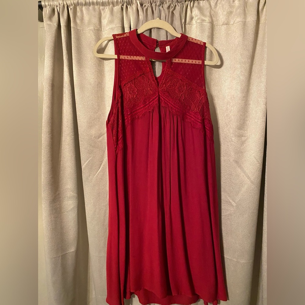 Red sleeveless dress with lace design